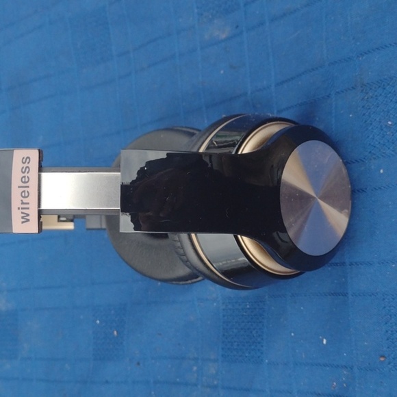 Black Over-Ear Headphones NWOT - Picture 2 of 3